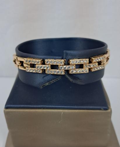 اسوارة نسائية بمظهر خلاب