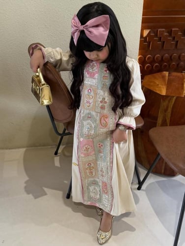 جلابية بناتية بنقوش فخامة