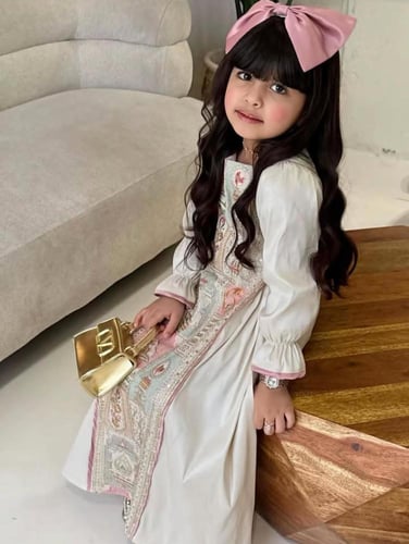 جلابية بناتية بنقوش فخامة