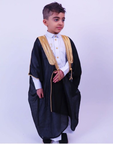 بشت اطفال اسود بالاسم