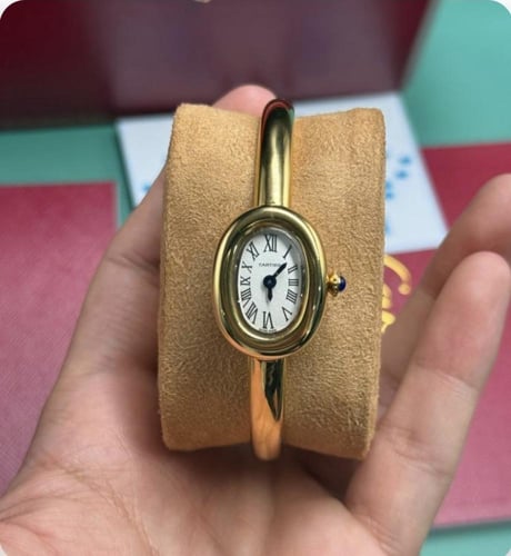 ساعة نسائية انيقة