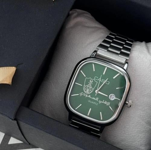 ساعة بشعار الاهلي