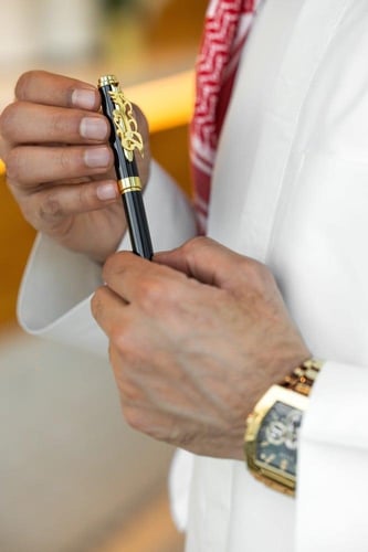 قلم بالاسم أنيق