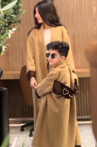 فروة أطفال أنيقة مع تدخيله جلد