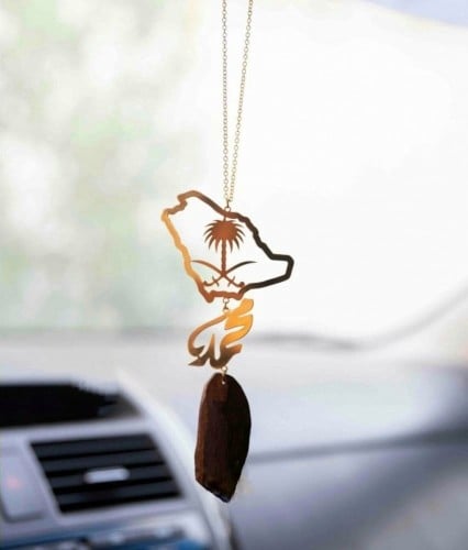 تعليقة خريطة المملكه مع السيفين والنخلة بالاسم