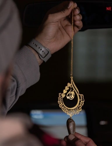 تعليقة سيارة بشكل قطرة مع كسرة العود