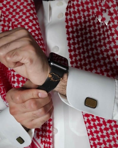 بروش ساعة مع خريطة السعودية