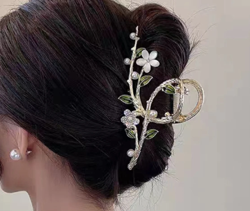 مشبك شعر بتصميم زهرة