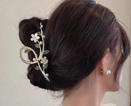 مشبك شعر بتصميم زهرة