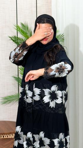 Abaya with embroidery of a rose