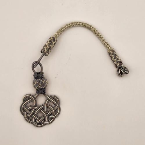 طربزونه باللون الأبيض و الرصاصي