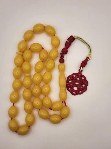 سبحه شبيه الكهرمان مع طربزونه حمراء 33 خرزه قص زيت...