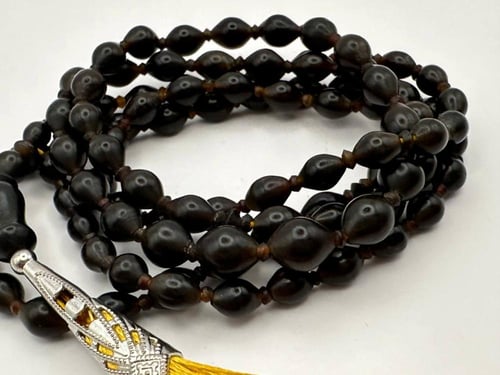 سبحه باي زهر أو شاه مقصود لون اسود مميز