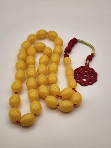 سبحه شبيه الكهرمان مع طربزونه حمراء 33 خرزه قص زيت...