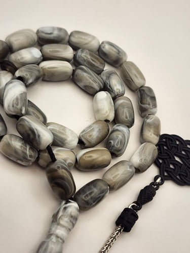 سبحه رماديه بطربزونه 33 خرزه قص برميلي 13.5 طول 8....