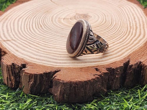 خاتم عقيق يماني كرزي مصور وجه الجوكر صياغه عارف مق...