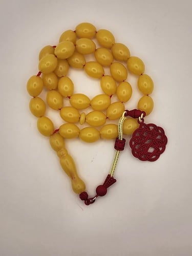 سبحه شبيه الكهرمان مع طربزونه حمراء 33 خرزه قص زيت...