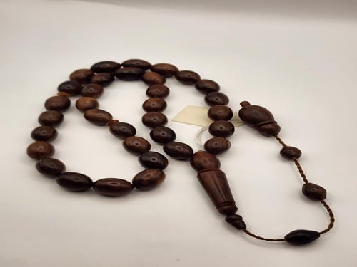 سبحه من خشب الكوك 33 خرزه قص زيتوني 13 طول 9 عرض