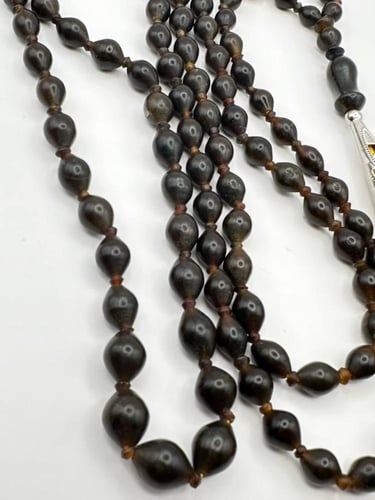 سبحه باي زهر أو شاه مقصود لون اسود مميز