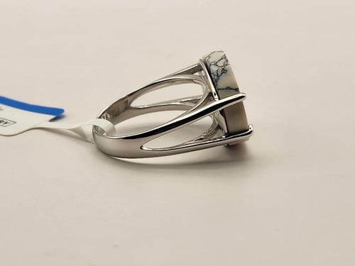 خاتم ملكي أبيض