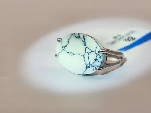 خاتم ملكي أبيض