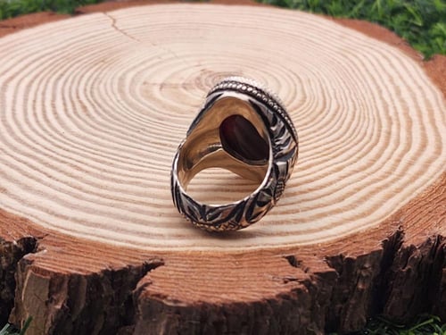 خاتم عقيق يماني كرزي مصور وجه الجوكر صياغه عارف مق...