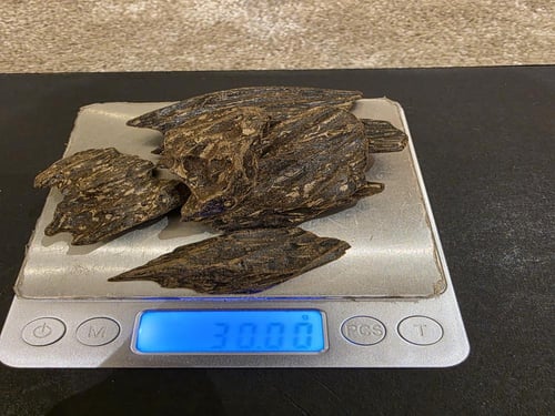 بخور العود الازرق مع ضمان ذهبي