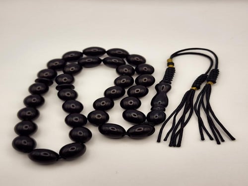 سبحه باللون الأسود بكركوشه كويتيه