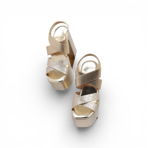 صندل كعب فلين من مادلين - ذهبي