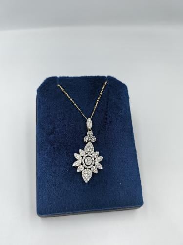 قلادة "الثريا الملكية" - فضة 925 مطلية بالذهب ومرص...
