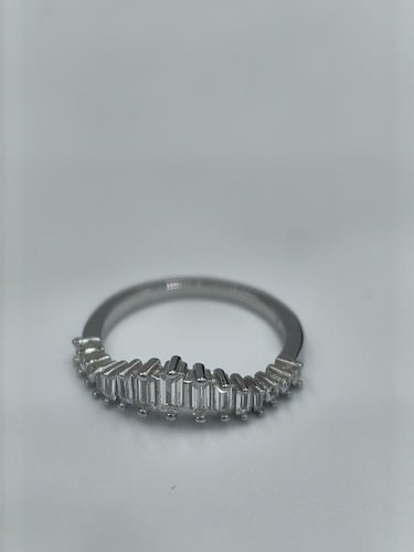 خاتم "التاج العصري" - فضة 925 مرصّعة بزركون الباغي...