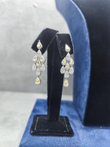 طقم مجوهرات فضة 925 مرصّع بالزركون تصميم الماس