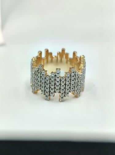 خاتم فضة مطلية بالذهب ومرصّعة بالزركون