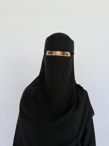 نقاب مطاط قصير مايل أسود ملكي