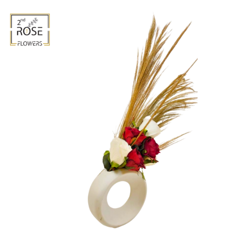 فازة مع ورد طبيعي