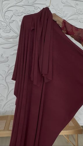 بشت الدفء الملكي العنابي