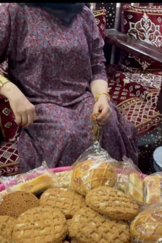 جلابيه وسروال داخلي طويل واسع بكرسي .طقم قطعتين