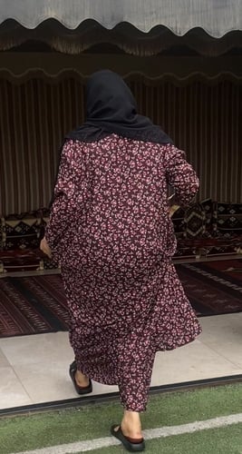 جلابيه وسروال داخلي طويل واسع بكرسي .طقم قطعتين