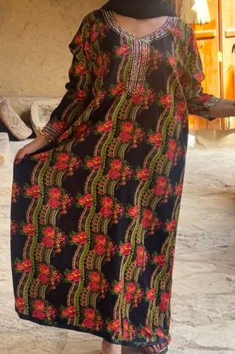 جلابيه بنقشة جميلة عالصدر والاكمام فستان