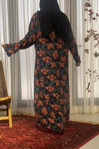 جلابيه فستان وسروال داخلي طويل .