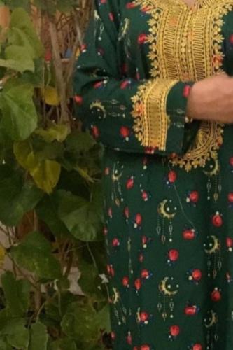 جلابيه مطرزة بالصدر والأكمام.فستان