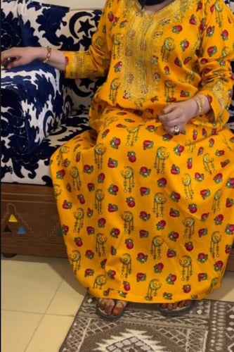 جلابية تطريز بالصدر والاكمام. فستان