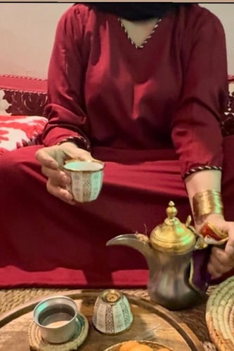 جلابية فستان وسروال طويل اللون الأحمرالعنابي ومحدد...