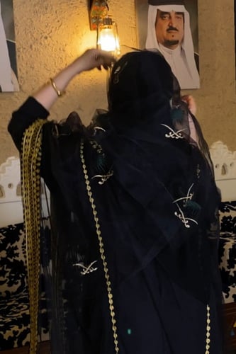 طرحة التل سيفين ونخلة ذهبي وزيتي