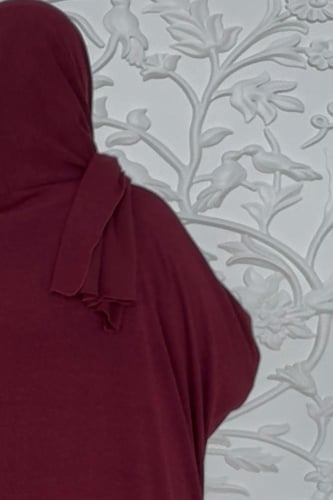 بشت الدفء الملكي العنابي