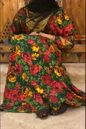 جلابية مطرزةبالصدر ولأكمام.فستان