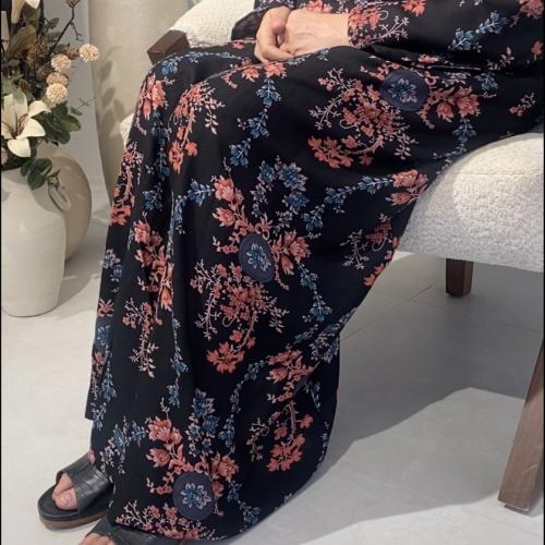 جلابية فستان وسروال طويل .