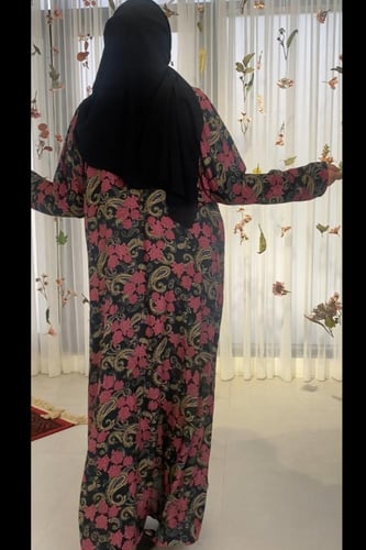 جلابيه فستان وسروال داخلي طويل .