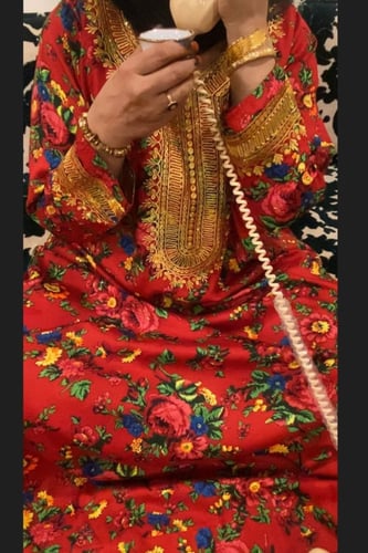 جلابية مطرزة بالصدر والأكمام .فستان