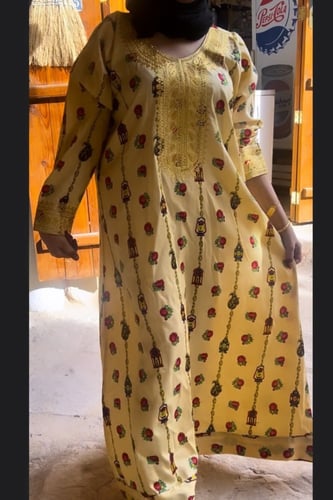 جلابية مطرزة عالصدر والأكمام.فستان